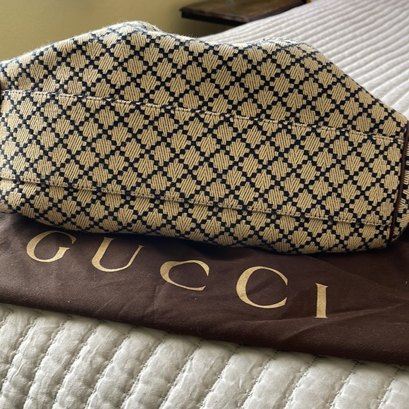 EUC authentic Gucci bag - Picture 3 of 7